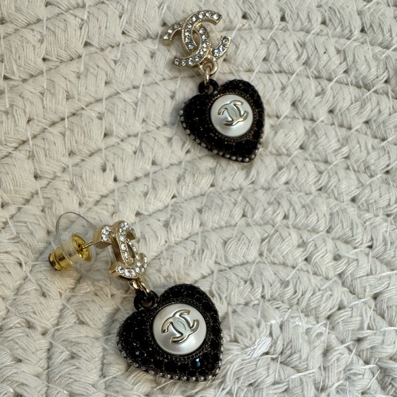 Chanel Pearl Crystal CC Heart Drop Earrings - Picture 7 of 10